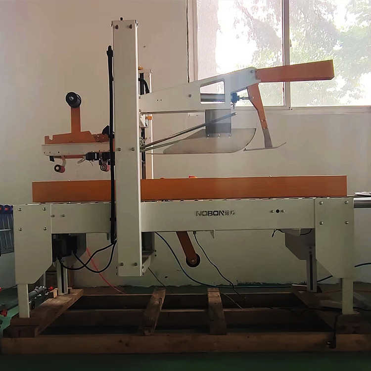     膠帶封箱機(jī)廠家哪家好？封箱機(jī)機(jī)型 價格 質(zhì)量 服務(wù)
